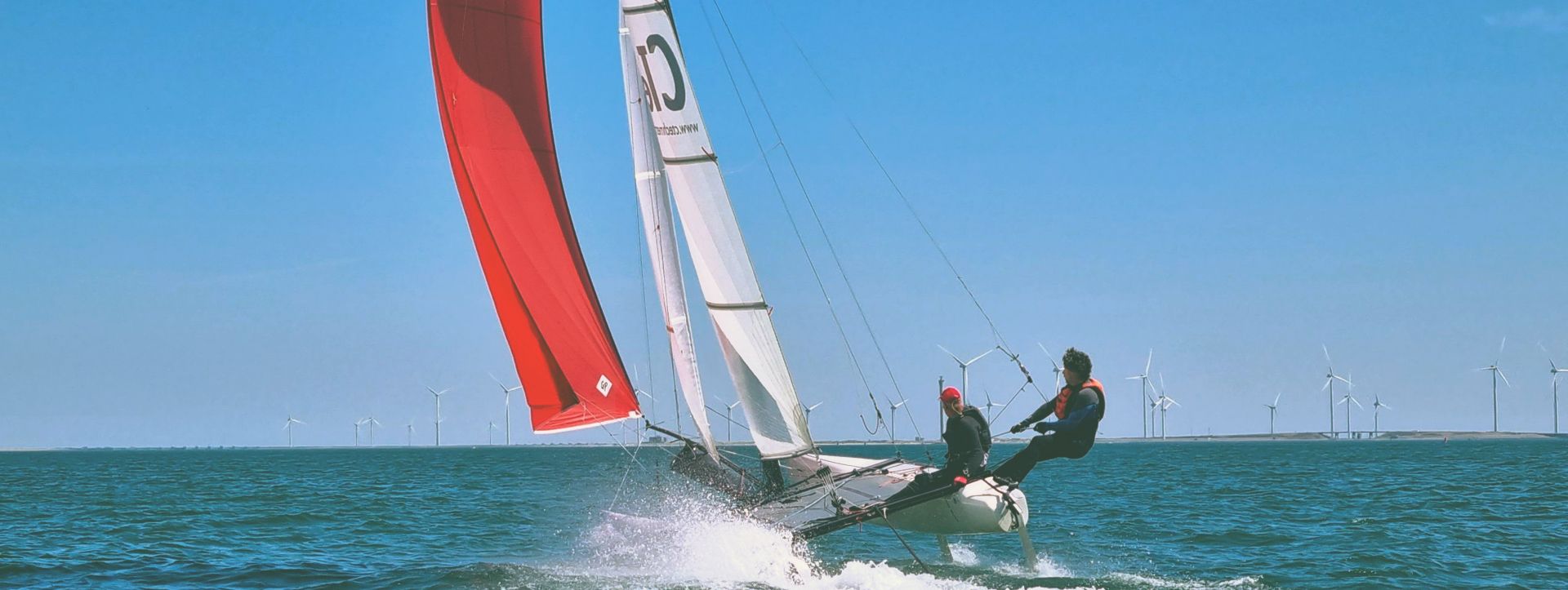 SPRITZIGER JUNI – WOUD Texel SPRITZIGER JUNI – WOUD Texel ZURÜCK ZU DEN ARRANGEMENTS SPRITZIGER JUNI Für einen wunderbaren Start in den Sommer! Beim Katamaran-Segelrennen Ronde om Texel erwartet euch ein echtes Spektak...