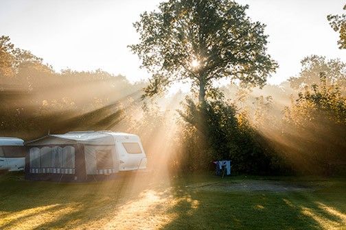 SPÄTSOMMER AUF TEXEL – WOUD Texel SPÄTSOMMER AUF TEXEL – WOUD Texel Zurück zu den Arrangements SPÄTSOMMER AUF TEXEL Erwachen bei herrlichem Morgennebel. Nach einem Strandspaziergang bei einem Glas Wein auf der Terrasse den Somme...