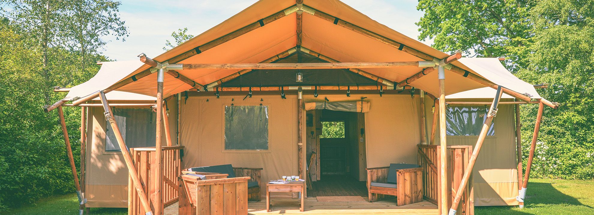 Tiny-House-Zelt – WOUD Texel Tiny-House-Zelt – WOUD Texel Tiny House Zelte DEIN TINY HOUSE ZELT Die sechs Tiny House Zelte von Woud befinden sich über das Campinggelände verteilt, zwischen den Campingplätzen. Sie sind ...