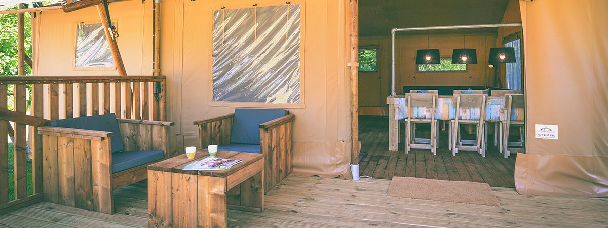 Tiny-House-Zelt – WOUD Texel Tiny-House-Zelt – WOUD Texel Tiny House Zelte DEIN TINY HOUSE ZELT Die sechs Tiny House Zelte von Woud befinden sich über das Campinggelände verteilt, zwischen den Campingplätzen. Sie sind ...